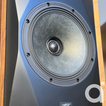 Load image into Gallery viewer, MoFi SourcePoint 8 Bookshelf Speakers
