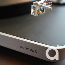 Load image into Gallery viewer, Clearaudio Concept w/ Benz Micro ACE L Cartridge