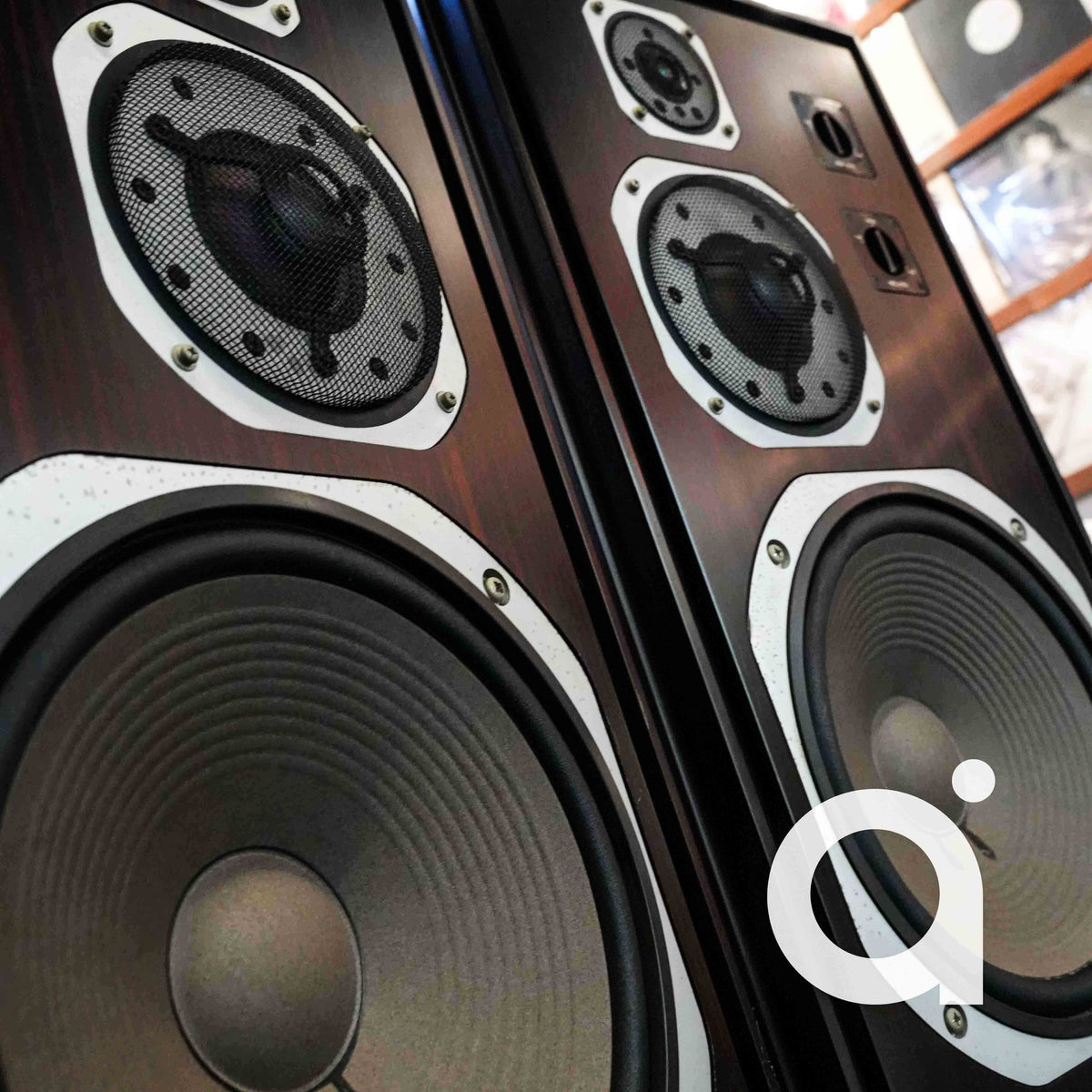 YAMAHA NS1000 /w Wharfedale Stand