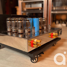 Load image into Gallery viewer, Jadis Defy 7 Tube Pre-Amplifier + DPL Tube Power Amplifier SET
