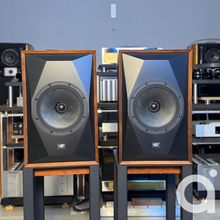 Load image into Gallery viewer, MoFi SourcePoint 8 Bookshelf Speakers
