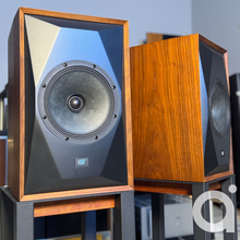 Load image into Gallery viewer, MoFi SourcePoint 8 Bookshelf Speakers
