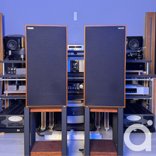 Load image into Gallery viewer, Harbeth Super HL5 3-Way Standmount Loudspeaker - Stands Separate
