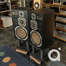 Load image into Gallery viewer, Yamaha NS-1000 Monitor (with stand)
