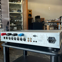 Load image into Gallery viewer, Burmester 101 Intergrated Amplifier
