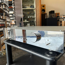 Load image into Gallery viewer, Burmester 101 Intergrated Amplifier
